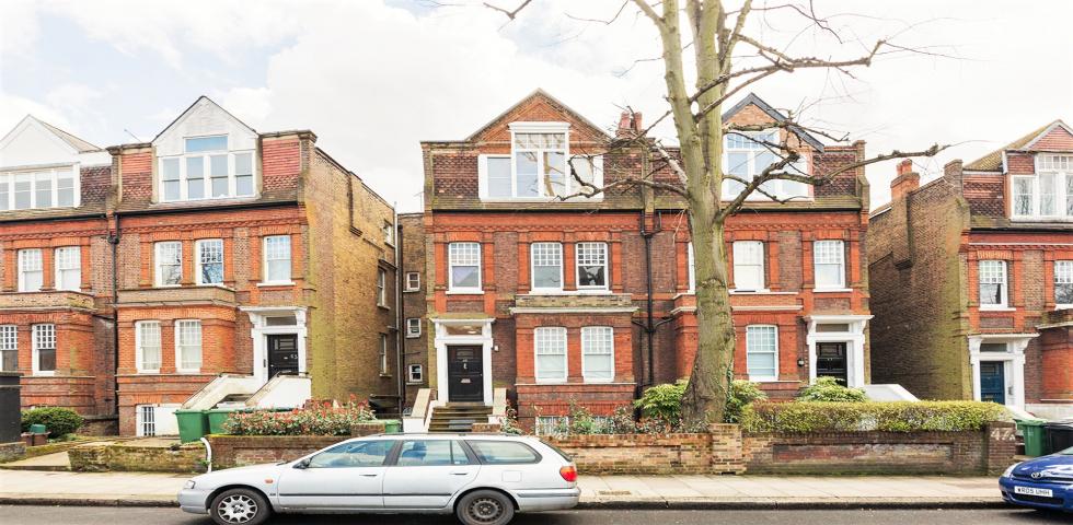 			2 Bedroom, 1 bath, 1 reception Apartment			 Broadhurst Gardens, WEST HAMPSTEAD
